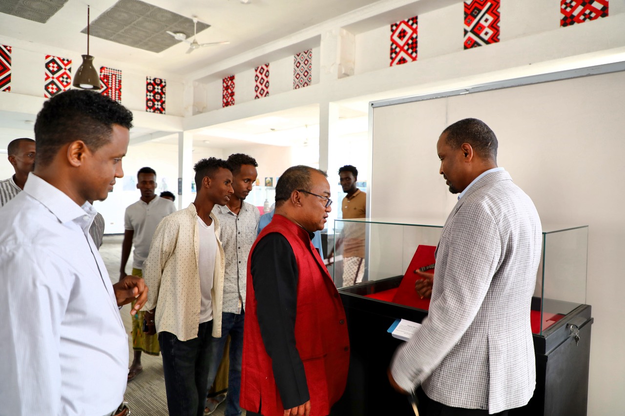 Indian Ambassador to Ethiopia Shri Robert Shetkintong has made a visite to Samara University.